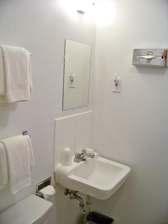 Bell'S Motor Lodge Motel - Spearfish Bilik gambar